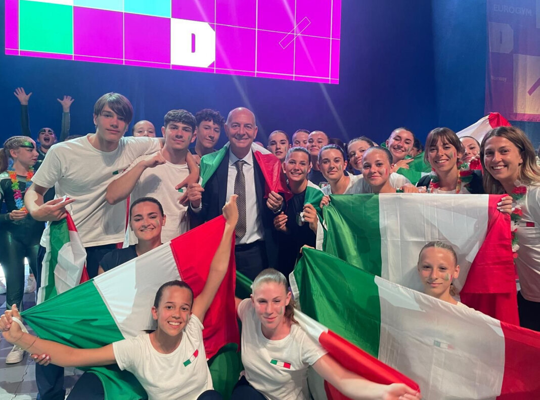 L'assessore Sabella ha ricevuto il testimone da Bodo per Pistoia per Eurogym 2026 (foto Comune di Pistoia)