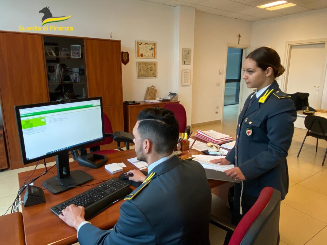 Una coppia e la loro figlia finiscono nei guai per turbativa di aste giudiziarie (foto Sala Stampa Guardia di Finanza)