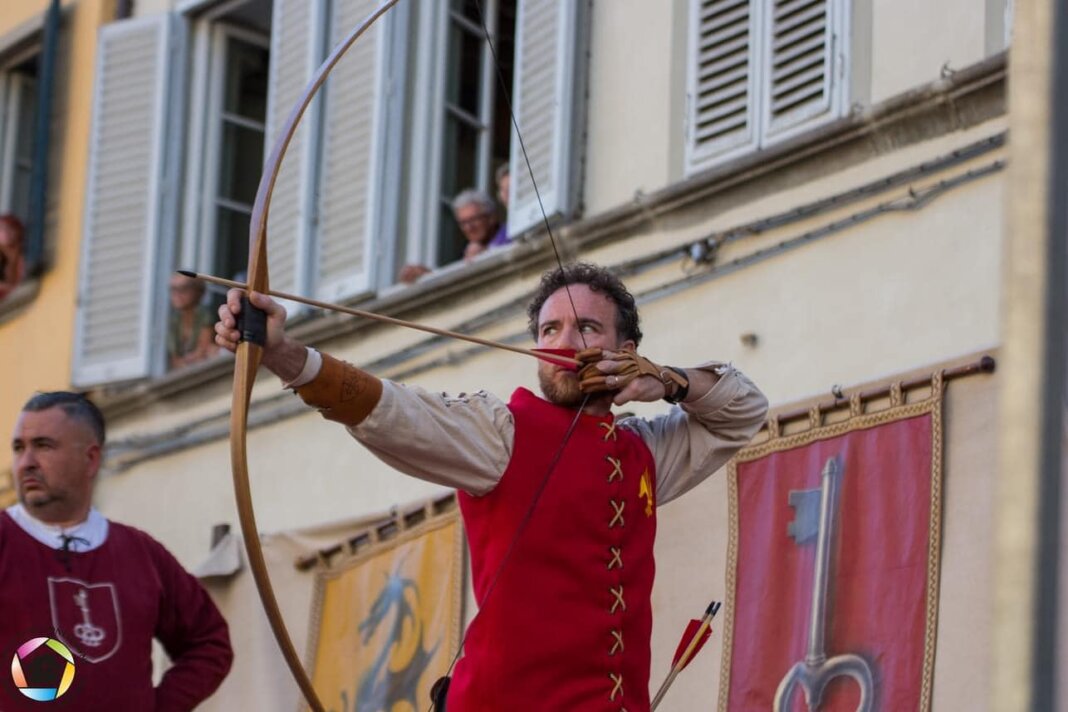 Tutto pronto per il Palio degli Arcieri a Pescia: il clou della manifestazione è domenica 1 settembre (foto FB Palio di Pescia)