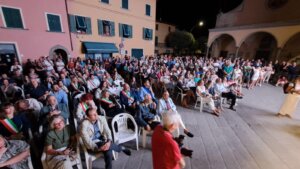 Il pubblico alla festa in piazza per Gabriele Rossetti (Foto FB Nicola Tesi)