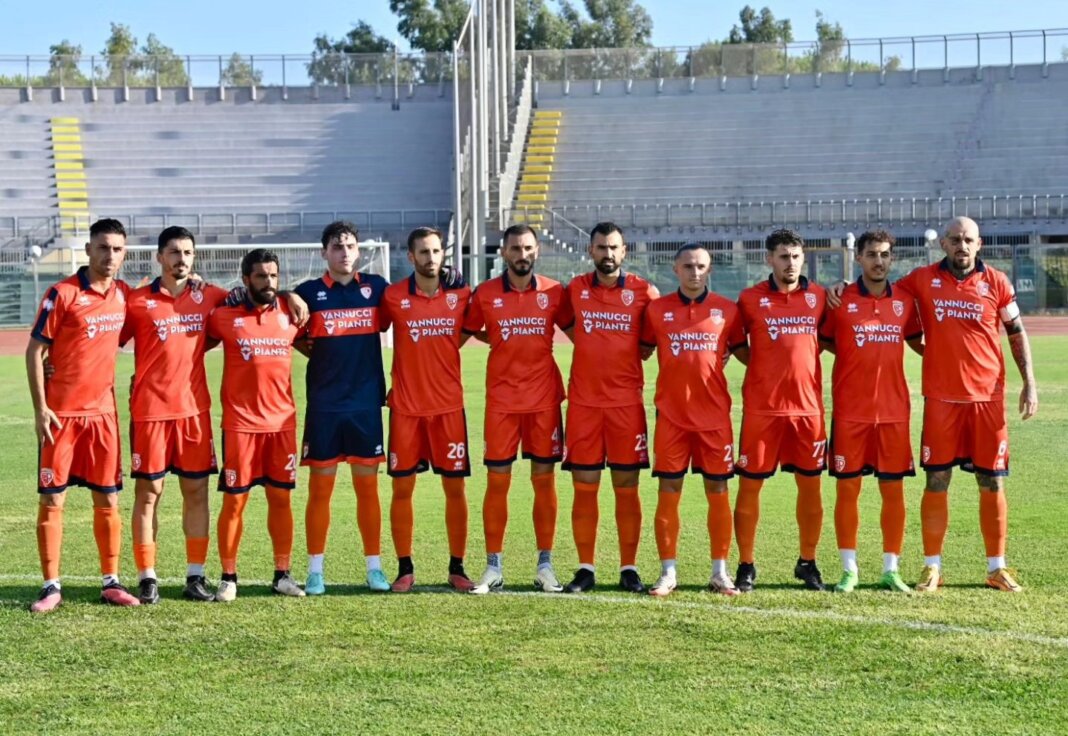 La nuova Pistoiese è pronta ad esordire in Coppa Italia di serie D con il San Donato Tavarnelle (foto FB PIstoiese FC)