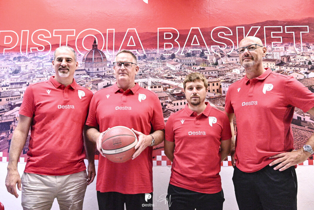 Presentazione ufficiale in casa Pistoia Basket 2000 per coach Dante Calabria (foto Pistoia Basket 2000)