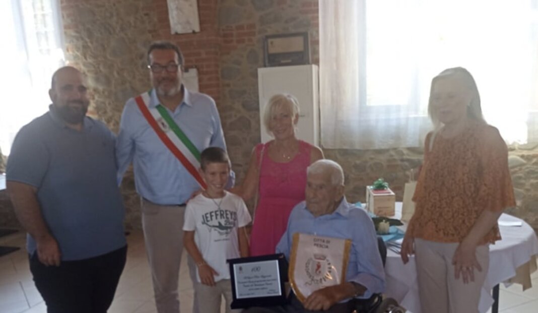 Festeggiati a Collodi i 100 anni di Piero Lazzareschi (foto FB sindaco Riccardo Franchi)