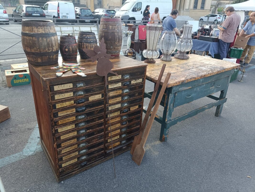 Torna il 22 settembre in centro storico il mercato antiquario di Pescia Antiqua