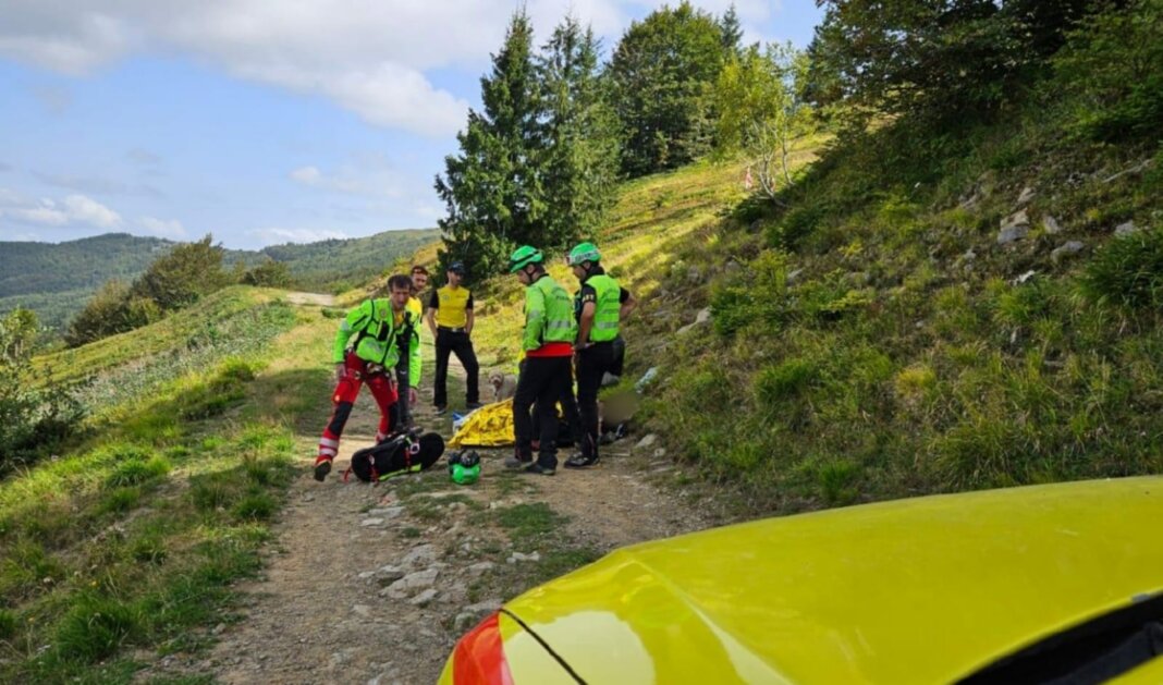 Si fa male a una gamba durante un'escursione, escursionista fiorentina di 50 anni in elisoccorso a Pistoia