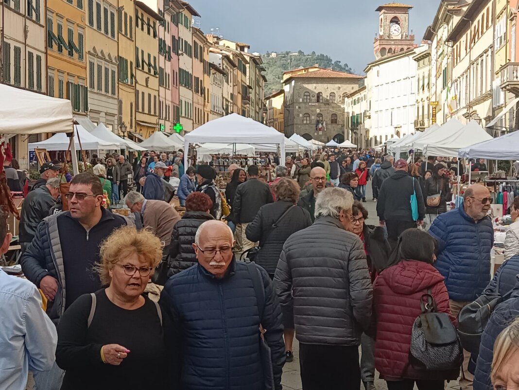 piazza XX settembre pescia