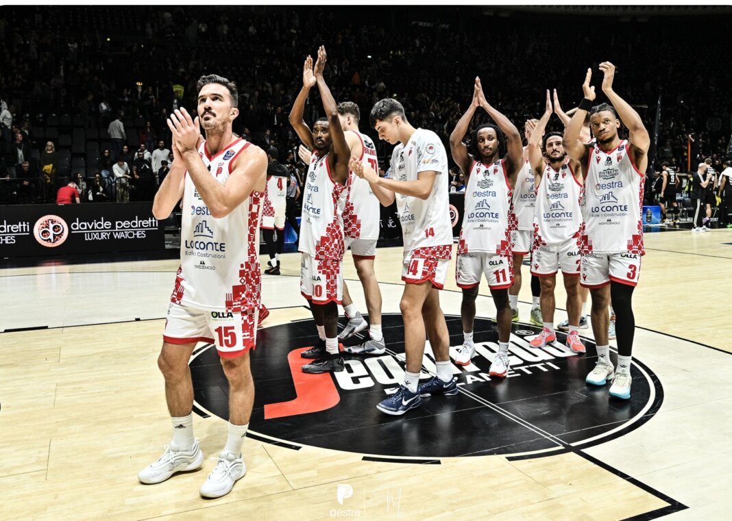 Il Pistoia Basket 2000 lotta e cade sul parquet della Virtus Bologna