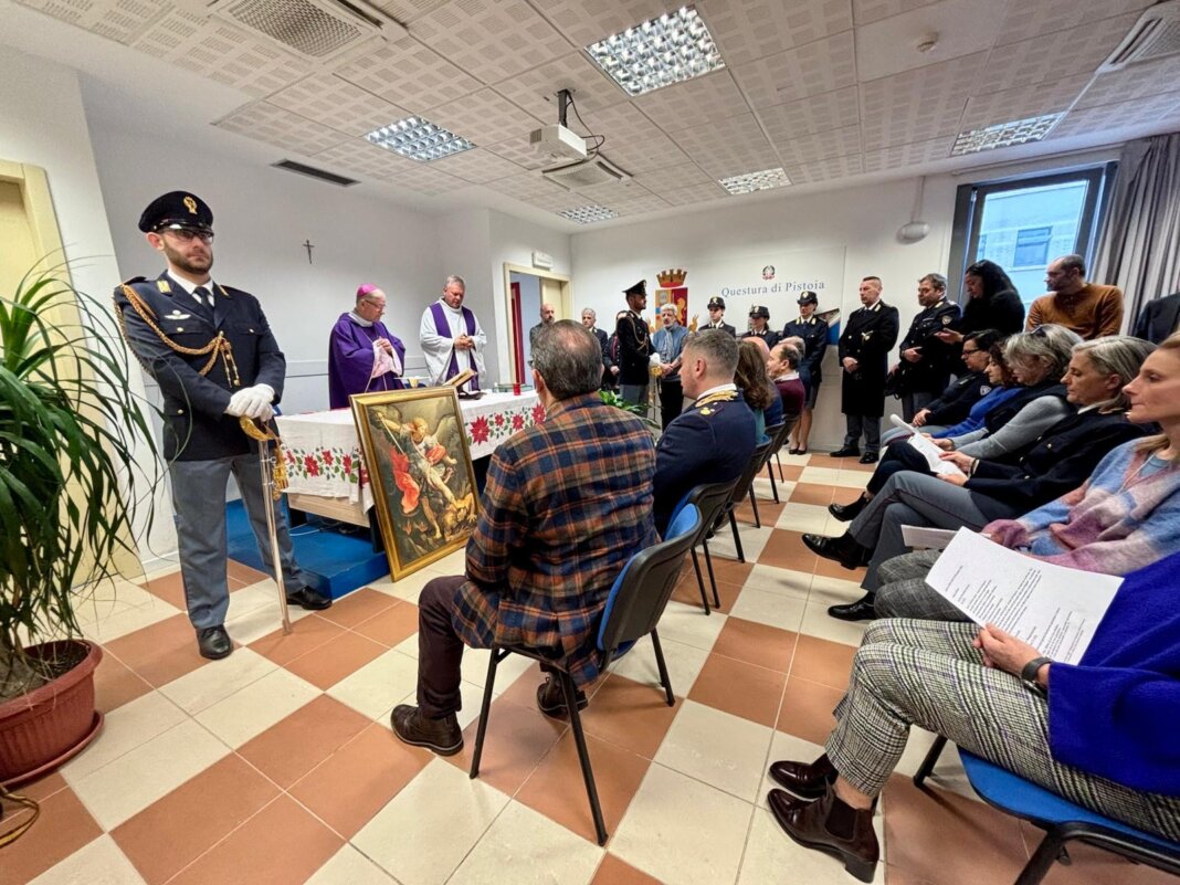 Il vescovo celebra in Questura la messa di Natale per la Polizia