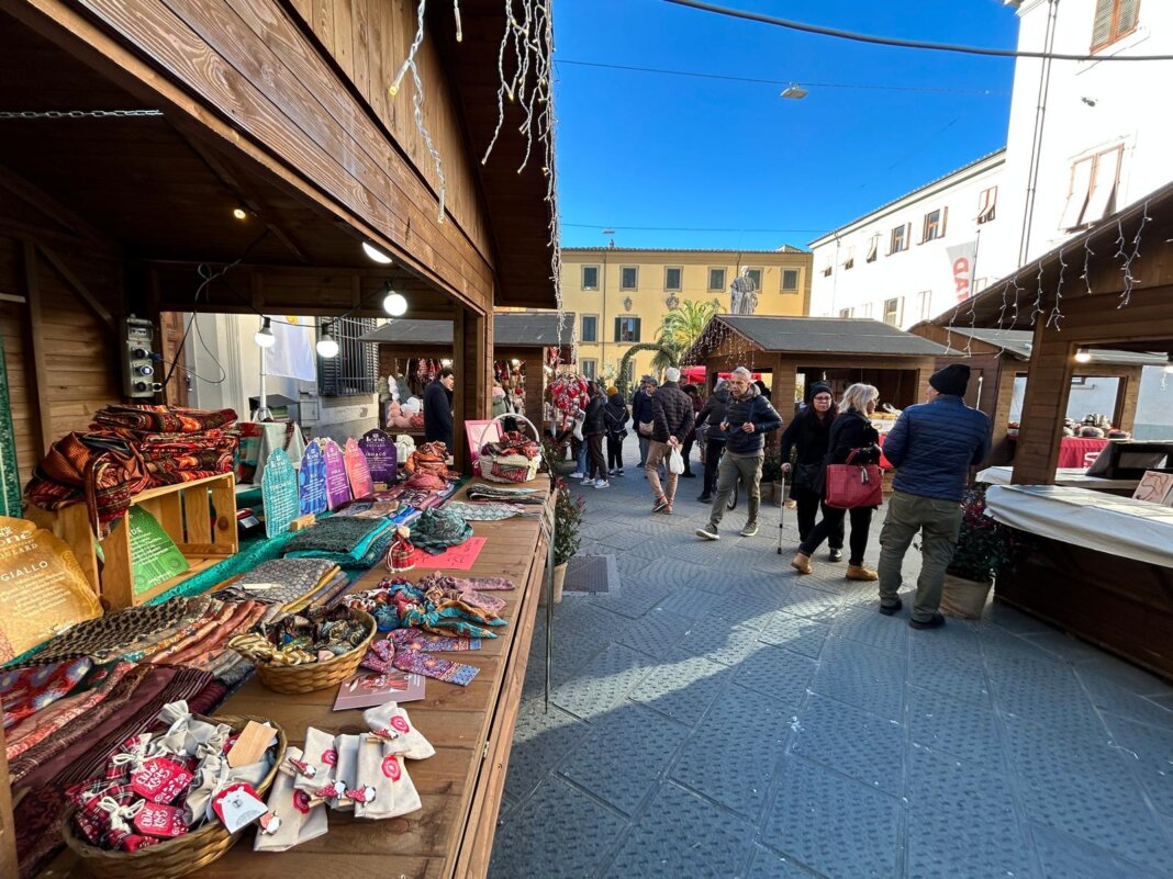 Il Natale a Pistoia si attende con il mercatino artigianale