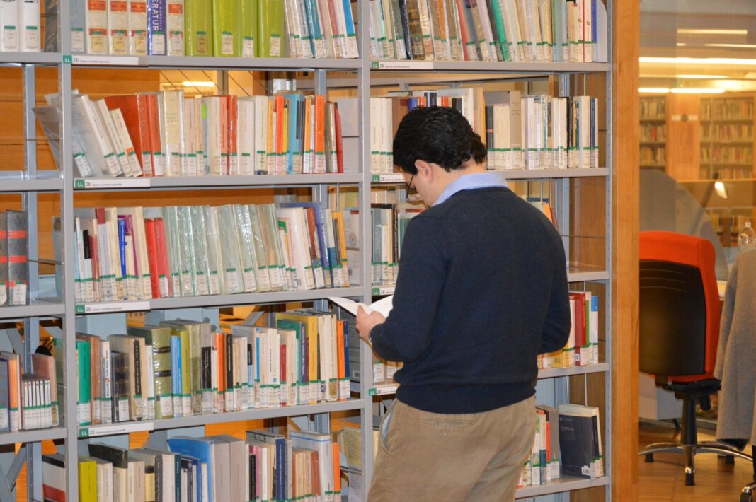 libri scaffali