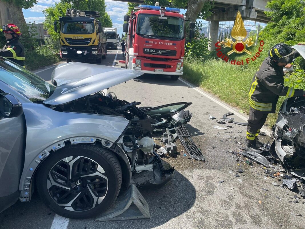 Frontale in via Roma a Pieve a Nievole: due in ospedale