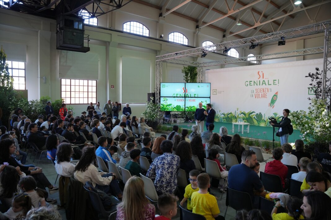 Passarella di vincitori per 'Sì... geniale!', il contest di Fondazione Caript. A presiedere la giuria del concorso il ricercatore Marco Martinelli