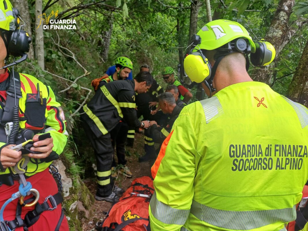 Anche il Soccorso Alpino della Guardia di Finanza impegnato nella ricerca dell'anziano disperso a Zeri