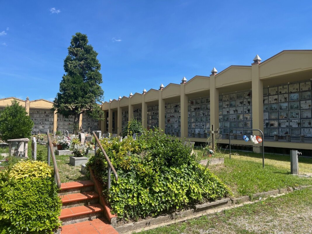 Proseguono anche d'estate i lavori per il decoro dei cimiteri comunali