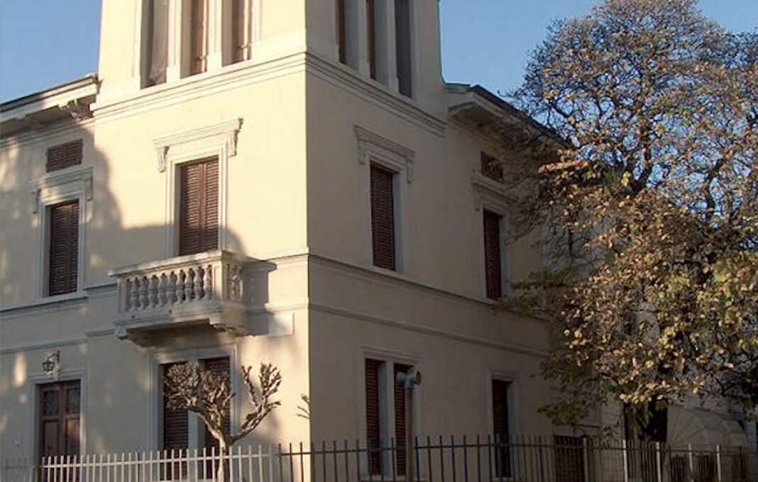 Pistoia, in vendita villino Desii ed ex centro cottura di Chiazzano