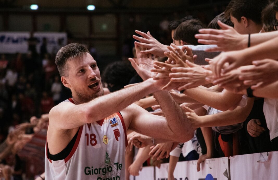Ritorno ai biancorossi del Pistoia Basket 2000 per Daniele Magro