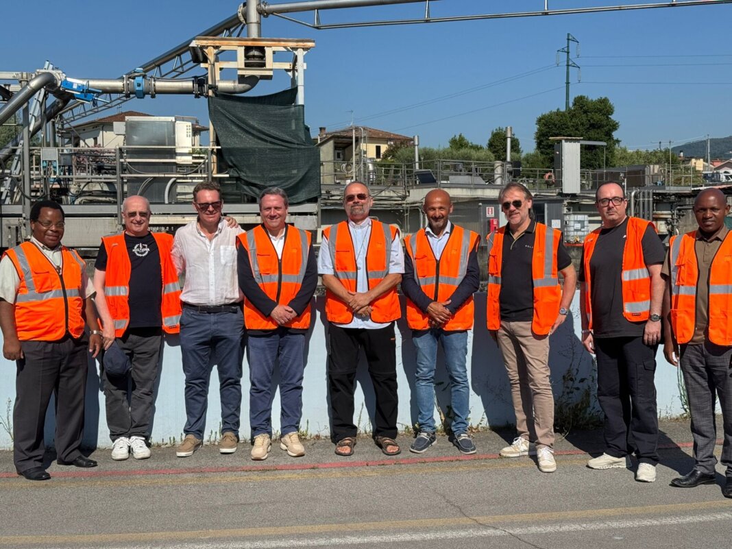 Il vescovo di Lucca in visita all'impianto di depurazione con sede a Veneri