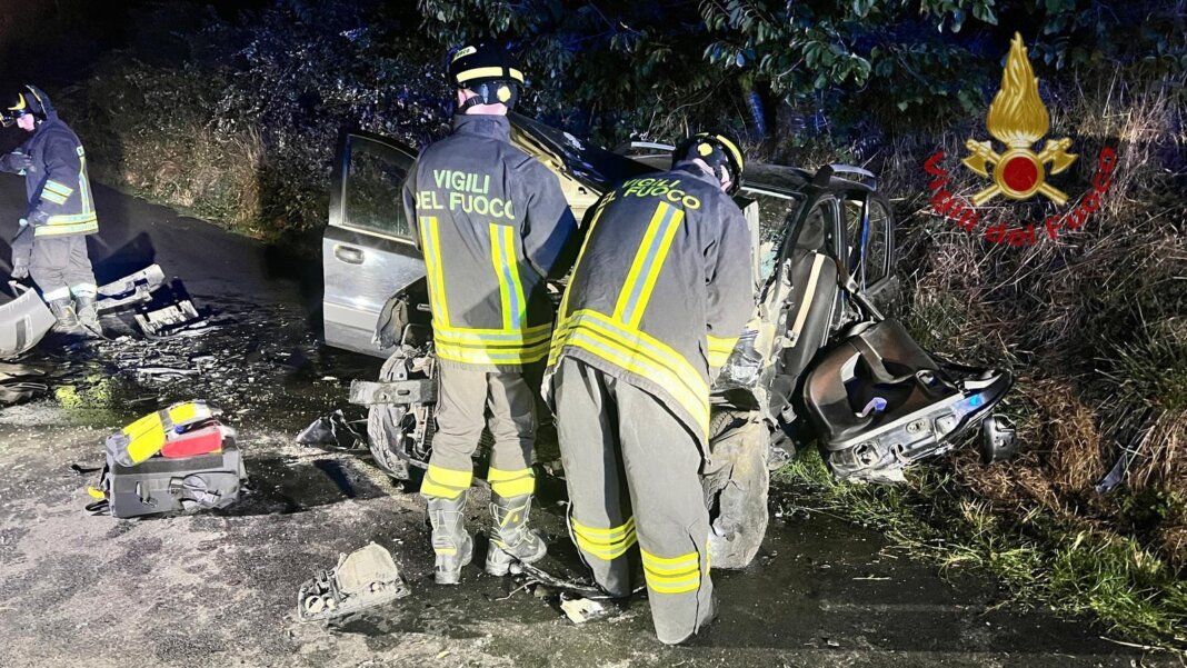 Sei feriti nell'incidente frontale a Pistoia: due sono gravi