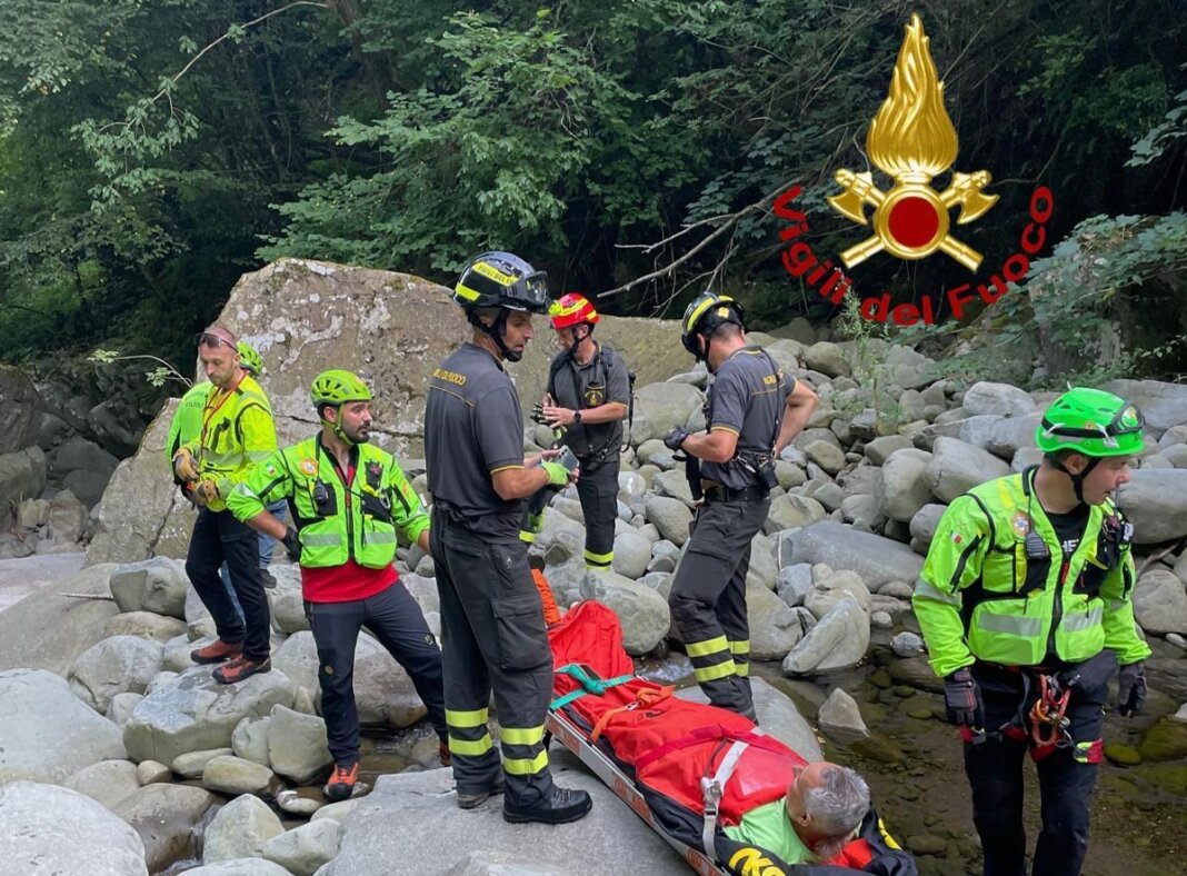 Si infortuna alla caviglia nel fiume a Pian degli Ontani: arriva l'elisoccorso