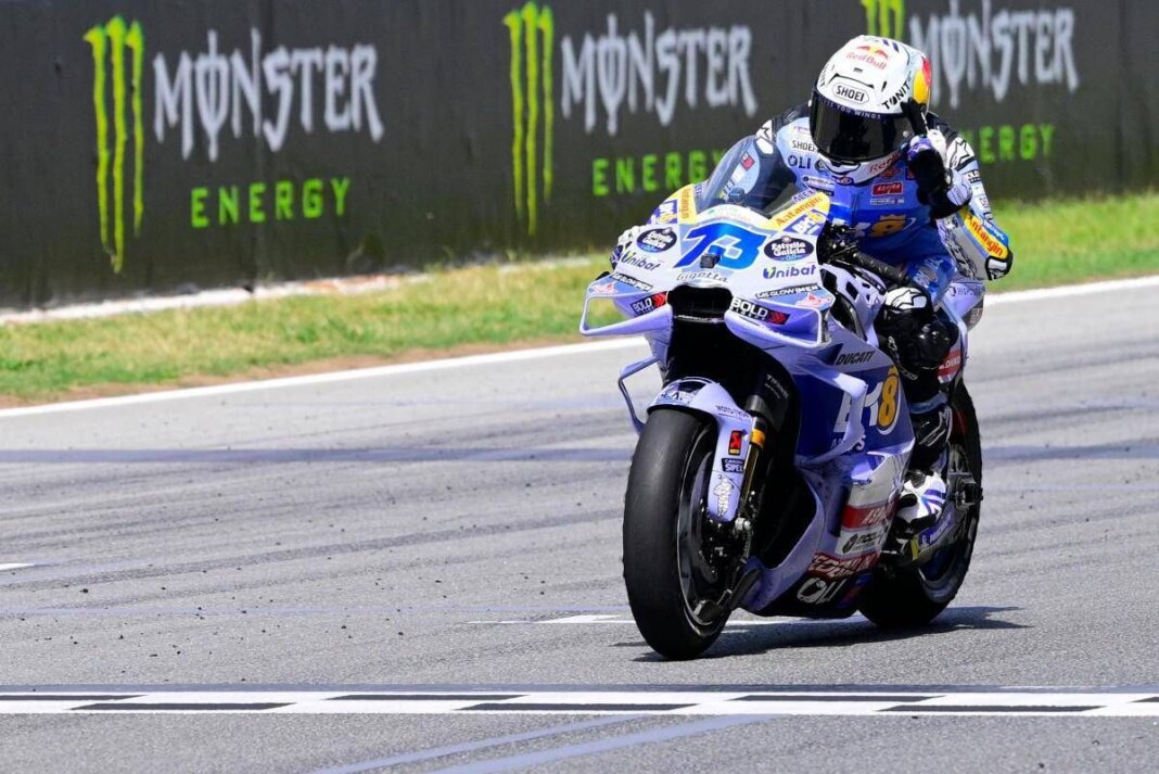 MotoGp, Alex Marquez trionfa in Malesia. Bagnaia si ritira