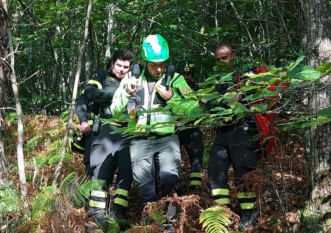 Cercatrice di funghi si infortuna alla caviglia a San Marcello Pistoiese