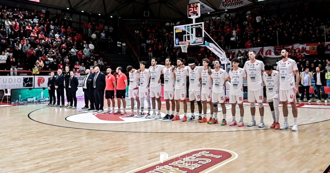 Pistoia Basket 2000 ko con Cremona nella serata del ricordo dell'autista ucciso a Rieti Pistoia Basket 2000 ko con Cremona nella serata del ricordo dell'autista ucciso a Rieti