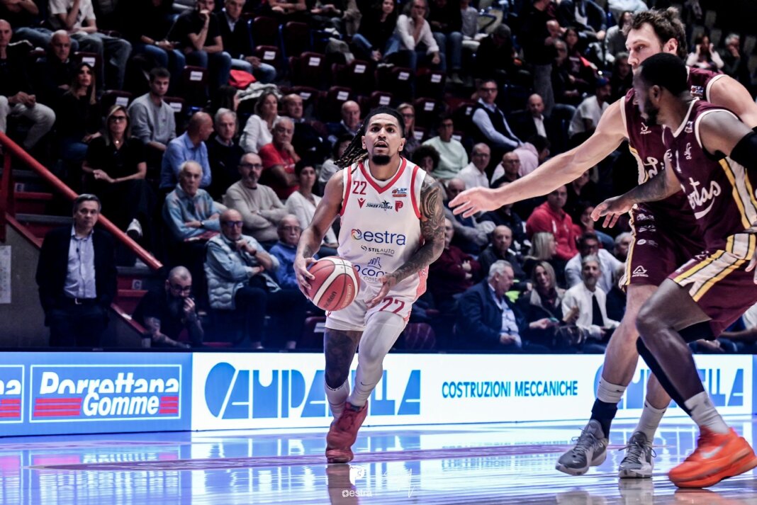 Pistoia Basket 2000, nel derby si interrompe la striscia