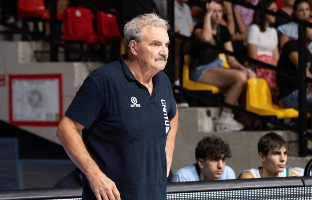 L'ex ct della nazionale Romeo Sacchetti sulla panchina della Fabo Herons Montecatini