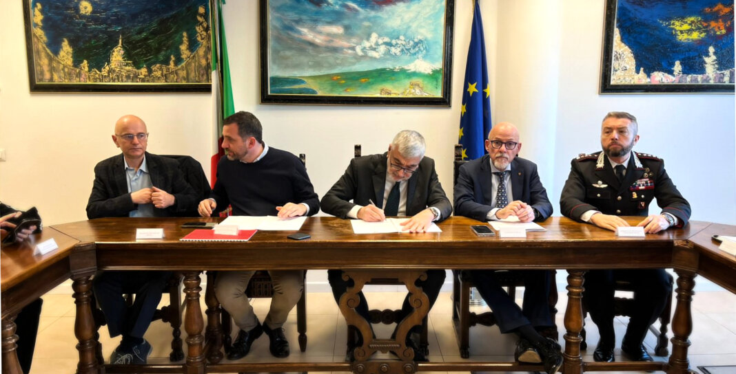 Lotta al bullismo, rinnovato il protocollo d’intesa in prefettura