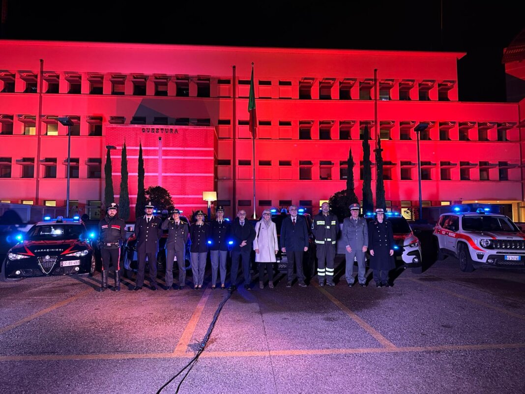 Violenza sulle donne, 'Orange the world' conquista la questura di Pistoia