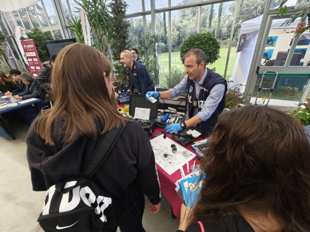 Orientamento, la polizia incontra gli studenti al Centro Mati 1909