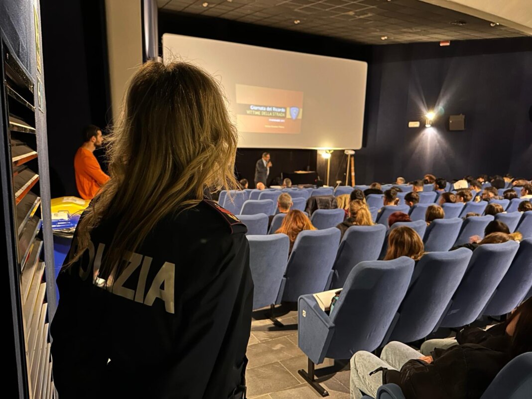 A lezione di sicurezza stradale con la Polstrada di Pistoia
