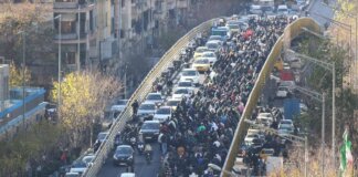 Iran, la protesta di allarga agli atenei: scendono in piazza gli studenti