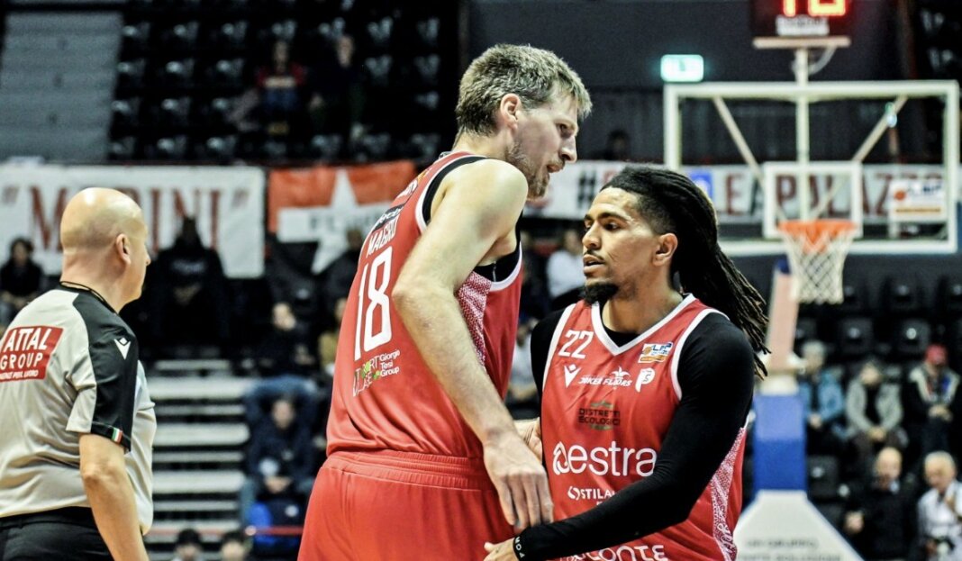 Sacripanti, nessun miracolo: un blackout costa a Pistoia il ko a Forlì