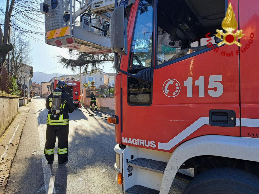 I vigili del fuoco in azione (Foto di repertorio VVF)