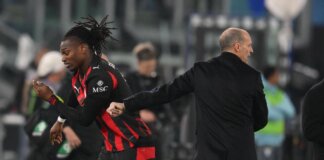 Allegri lo sostituisce, Leao ‘rifiuta’ l’abbraccio: cos’è successo in Lazio-Milan