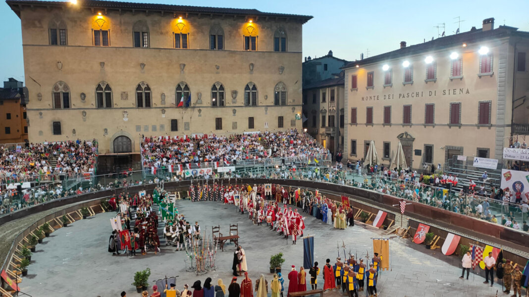 La Giostra dell'Orso in Piazza del Duomo