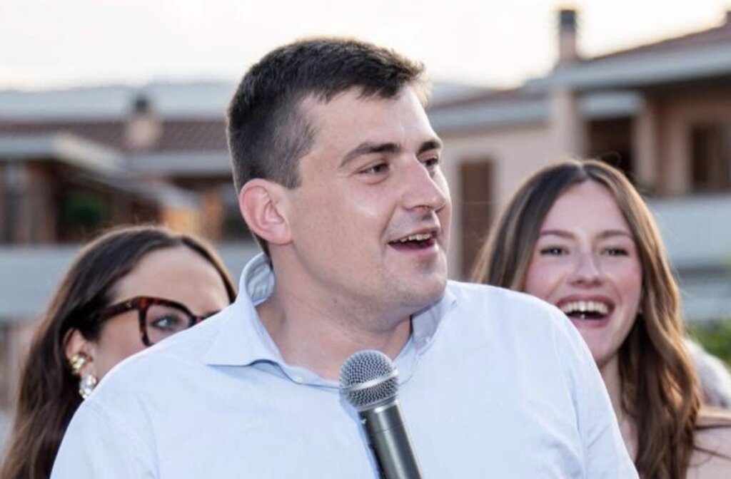 Forza Italia Pistoia: “I bambini sono tornati a scuola con l’erba alta”