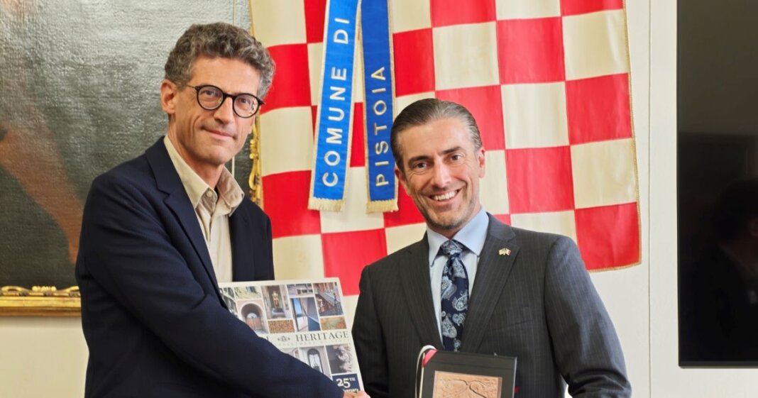 Incontro tra il sindaco Giovanni Capecchi e il console USA Joe Tordella
