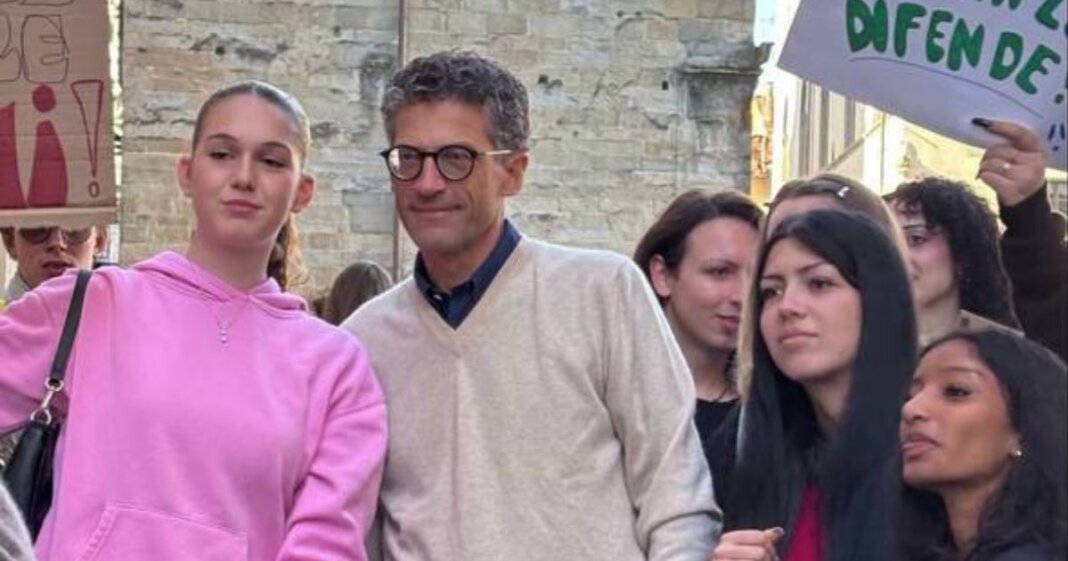 il sindaco di pistoia giovanni capecchi tra i giovani