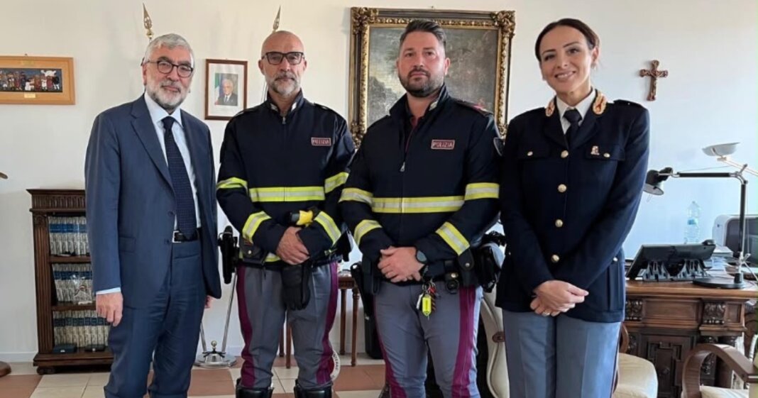 il prefetto di pistoia incontra gli agenti di polizia