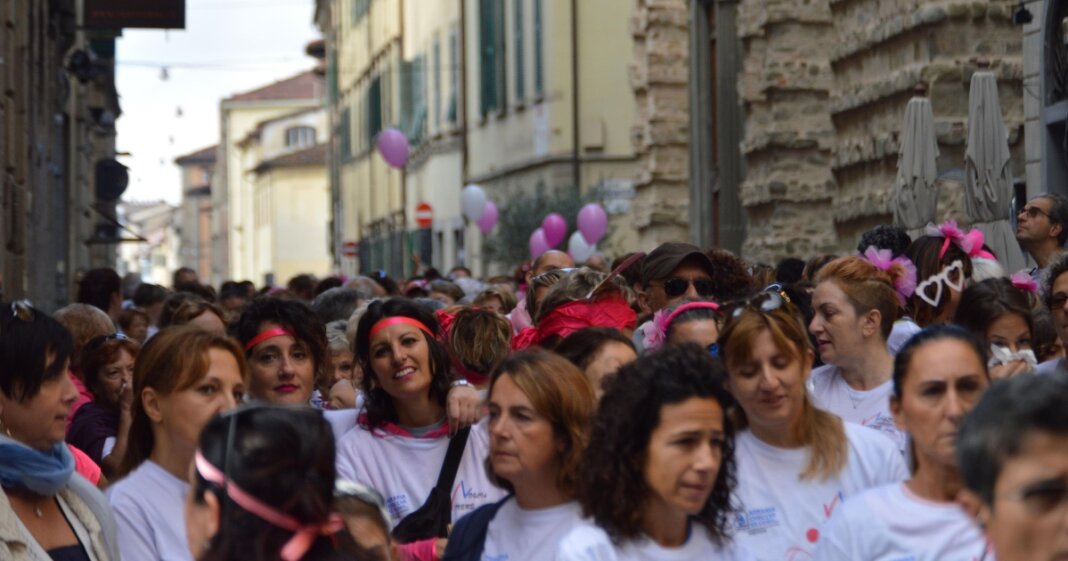 pistoia si tinge di rosa per la prevenzione
